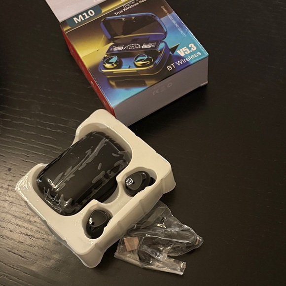 Ami M10 Wireless Earbuds with Blue Charging Case - Picture 1 of 3